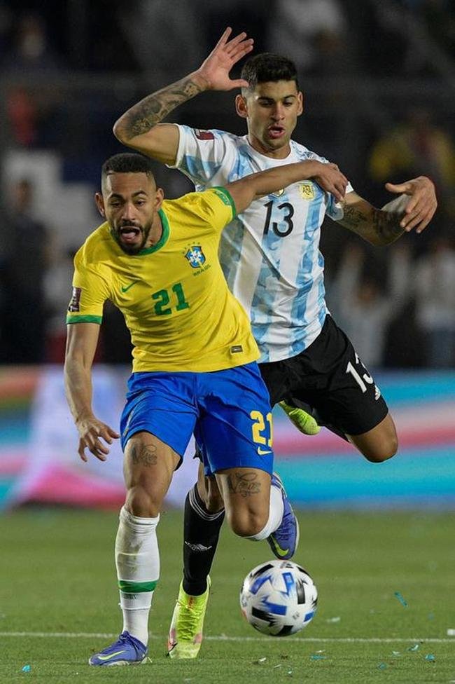 Sem Neymar, Brasil encarou a Argentina em clssco agitado pelas Eliminatrias