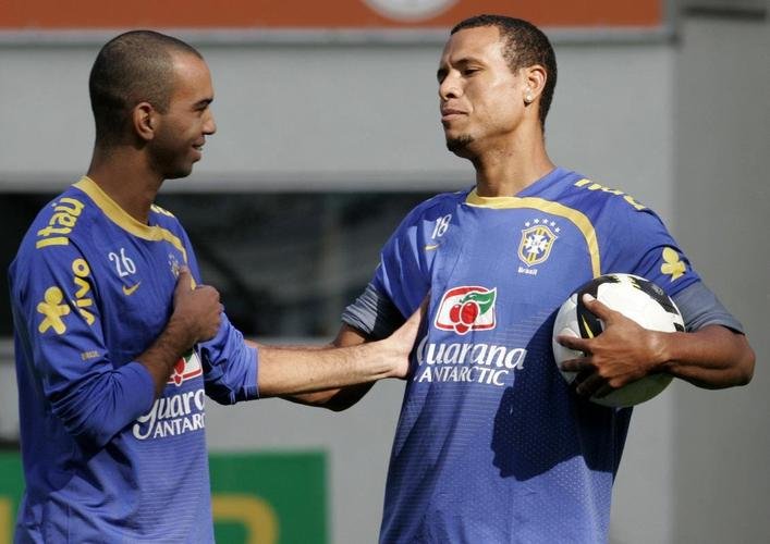 4 - Convocao: O timo incio de trajetria no Atltico levou Tardelli  Seleo Brasileira. O artilheiro alvinegro foi a grande novidade da lista do tcnico Dunga para o amistoso contra a Estnia, disputado em 12 de agosto de 2009.