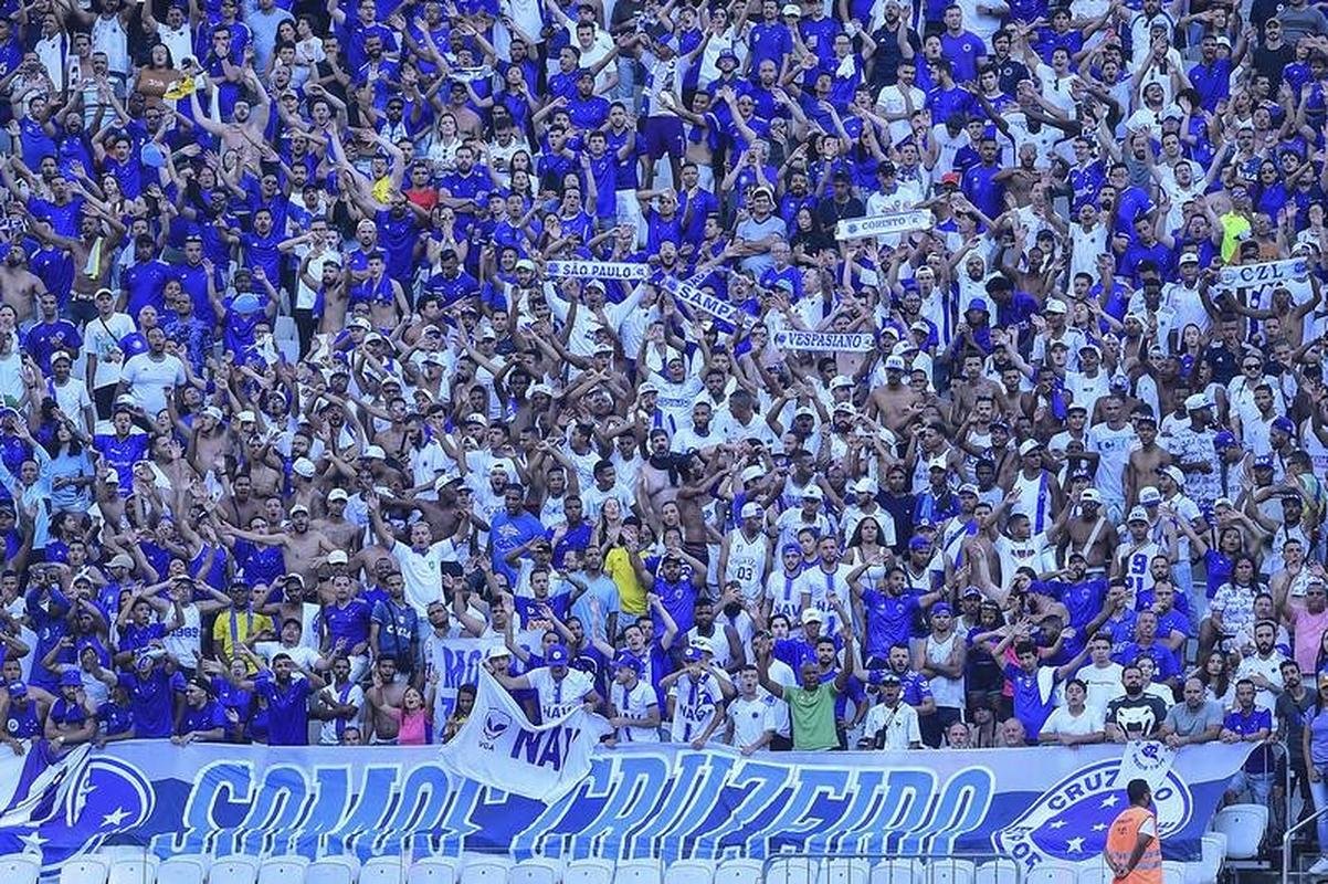 Pela primeira rodada do Campeonato Brasileiro, Corinthians e Cruzeiro se enfrentam na Neo Qumica Arena, em So Paulo