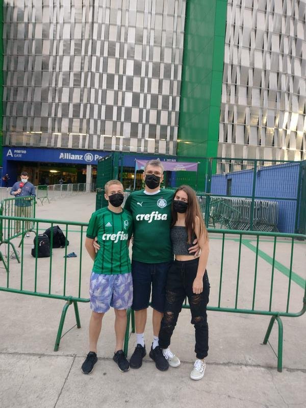 Mesmo com o Allianz Parque fechado para o pblico, o entorno do estdio do Palmeiras reuniu muitos torcedores que vo acompanhar a semifinal contra o Atltico em bares e restaurantes (Tlio Kaizer/EM/D. A Press)