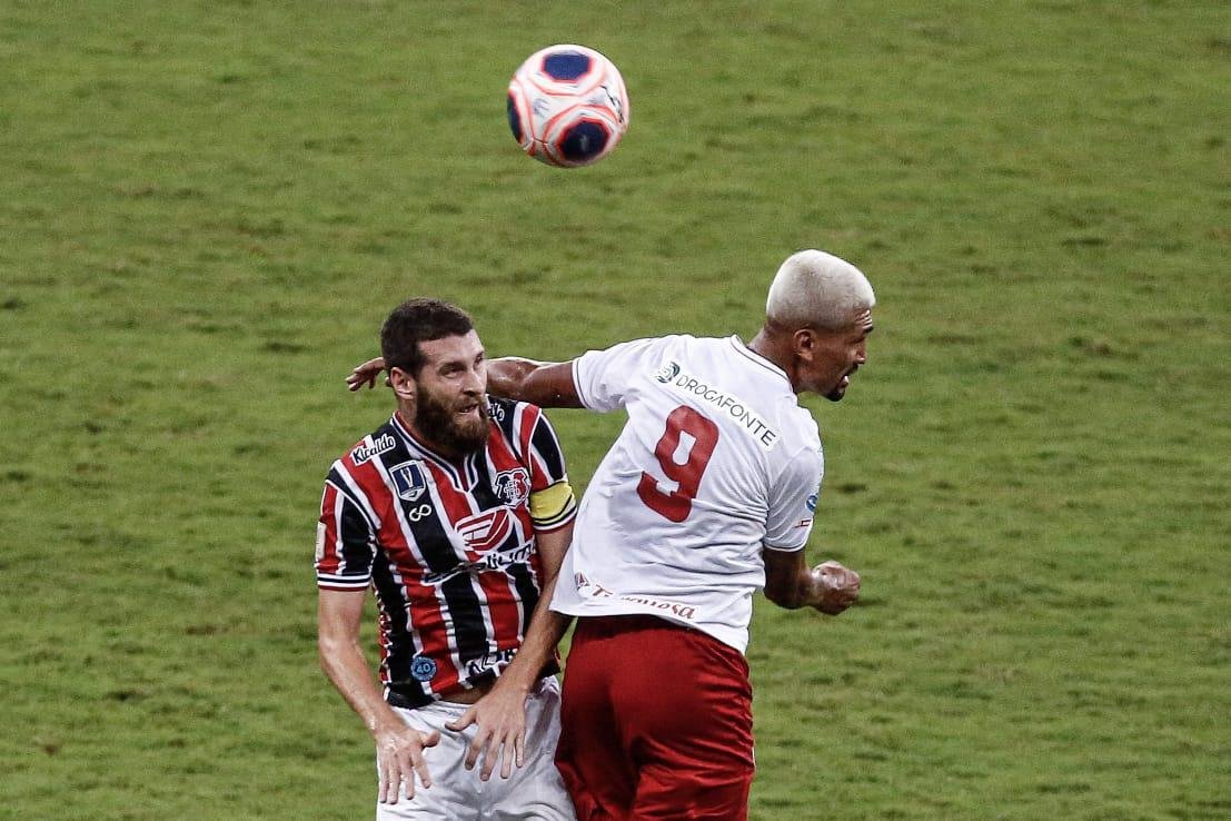 No segundo tempo, seguiu o equilíbrio no início, mas na metade da etapa o Náutico inverteu o controle das ações. A melhor chance do jogo veio com pênalti de Pipico, mas Jefferson fez ótima defesa na penalidade.