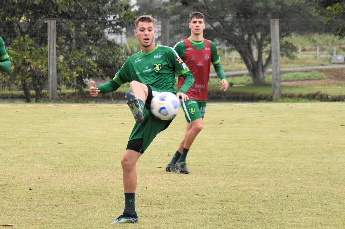 Imagens do treino do Amrica em Cricima, para duelo pela Copa do Brasil
