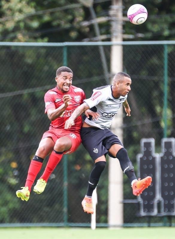 Imagens do jogo-treino do Atltico com o Guarani de Divinpolis