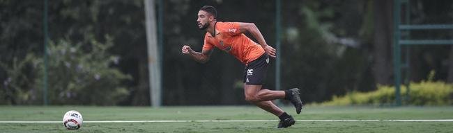 O Atltico realizou, nesta quinta-feira (10), a primeira atividade visando o clssico com o Amrica, vlido pela 5 rodada do Campeonato Mineiro. Com titulares em campo, o time de 'El Turco' Mohamed trabalhou para o confronto que ser disputado s 16h30 do sbado (12), no Estdio Independncia, em Belo Horizonte.