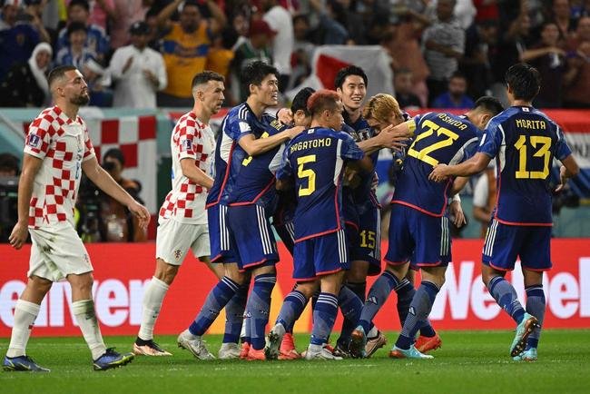 Lances da partida entre Japo e Crocia, pelas oitavas de final da Copa do Mundo.