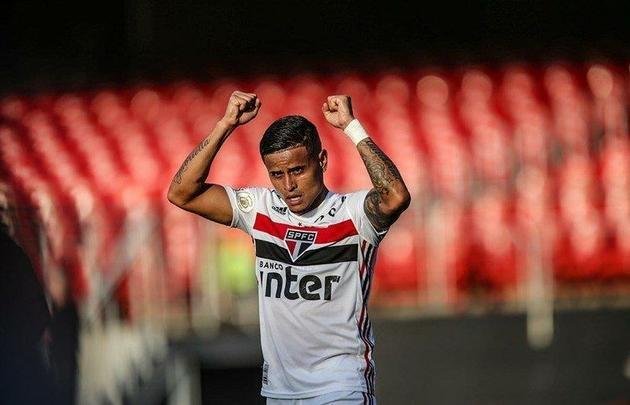 Éverton (São Paulo): meia, 30 anos, seis jogos