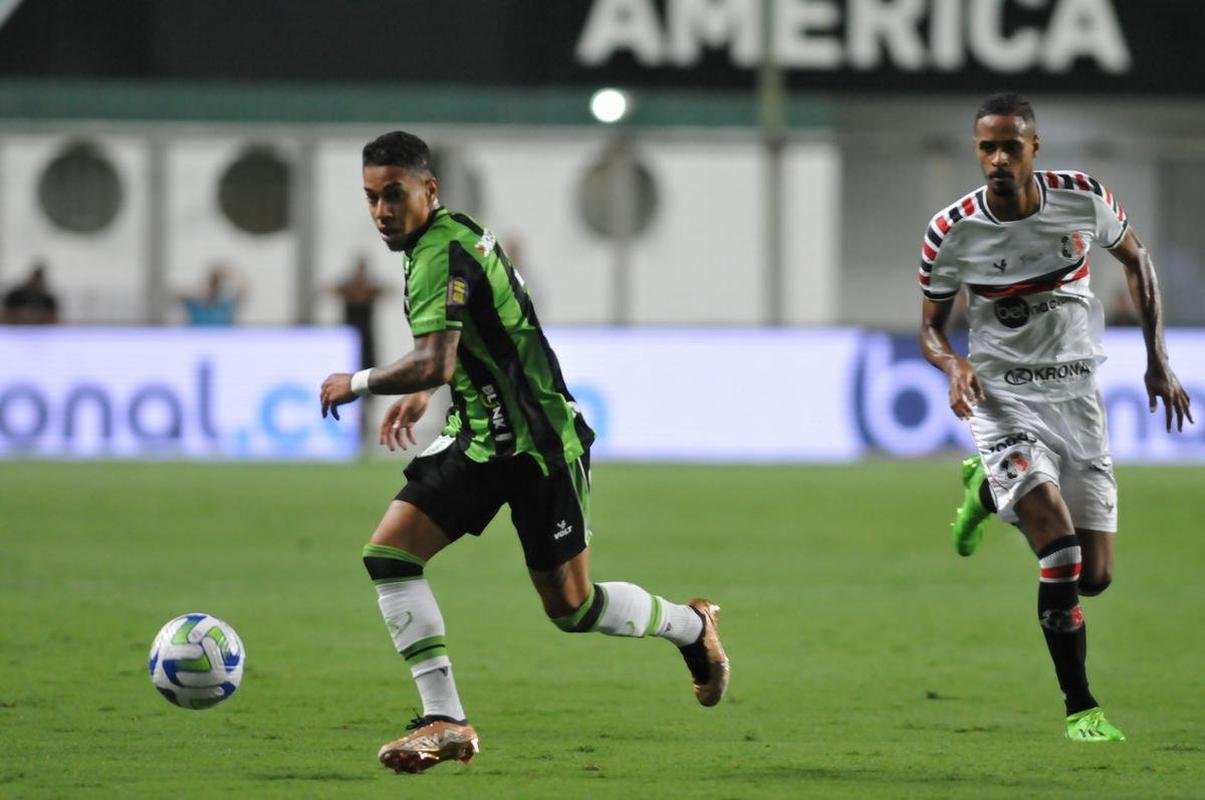 Fotos do jogo entre Amrica e Santa Cruz