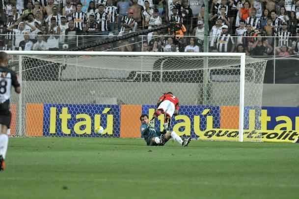 Atltico bate o Vitria por 2 a 1, no Independncia, com gols de Fred, e mantm briga pela liderana