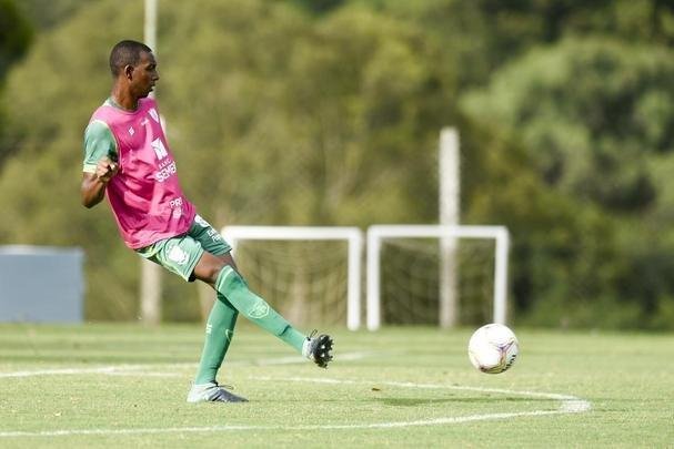 Lisca foi apresentado, conversou com jogadores e assistiu ao treino do Amrica