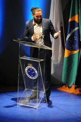 Ex-lateral Sorn foi um dos homenageados em posse de Wagner Pires de S