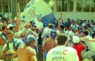 Em 20 de junho de 1996, uma quinta-feira, a torcida recebeu delegação do Cruzeiro no Aeroporto da Pampulha, em Belo Horizonte. Em seguida, elenco saiu em desfile de carro aberto pelas ruas do Centro de BH.