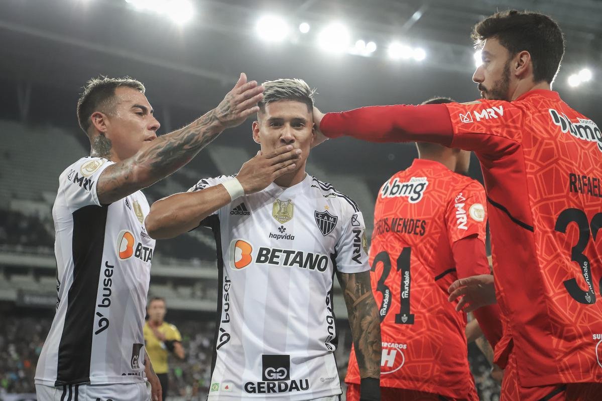 Botafogo x Atltico: veja fotos do jogo no Nilton Santos