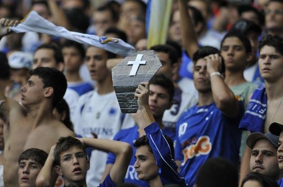 Imagens da torcida do Cruzeiro no clssico contra o Atltico