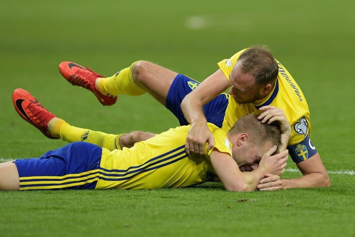 Festa da Sucia com a conquista da vaga na Copa de 2018 sobre a tradicional Itlia