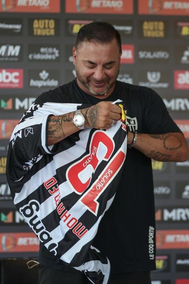 O tcnico argentino 'El Turco' Mohamed foi apresentado pelo Atltico nesta tera-feira (25/01) ao lado do presidente do clube, Srgio Coelho.