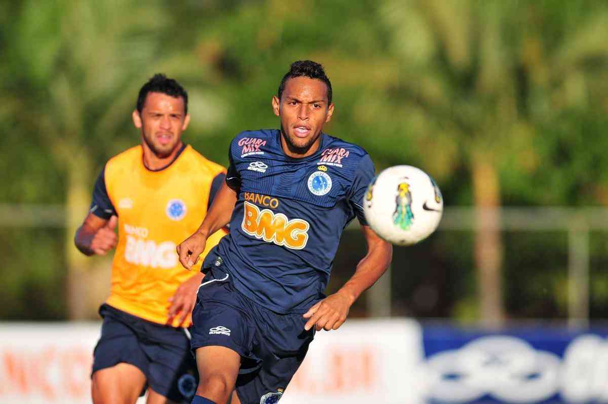 Gilson (lateral-esquerdo) - chegou ao Cruzeiro em 2012 como parte do pagamento do Grmio pela compra de metade dos direitos econmicos de Klber, mas no se firmou no clube. Hoje, aos 34 anos, defende o Botafogo-SP na Srie B, depois de trs temporadas consecutivas a servio do Botafogo. Tambm teve boas passagens pelo Amrica (2011, 2014 e 2016), pelo qual marcou 10 gols em 91 jogos.