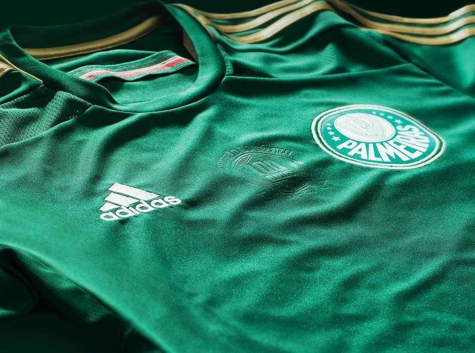 Em 2014, o Palmeiras e a Adidas lanaram camisas comemorativas para o centenrio. A principal tinha detalhes em dourado. A camisa trs era toda amarela