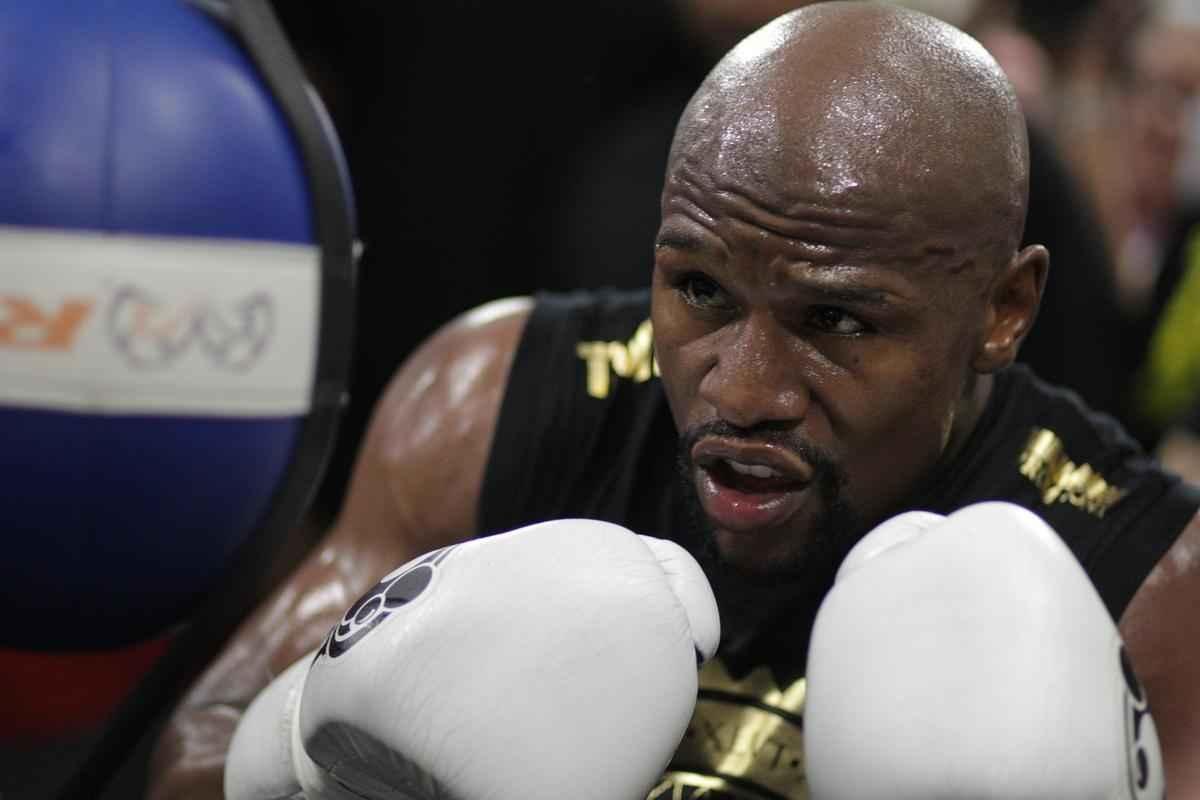 Em preparao para superluta contra Conor McGregor, em 26 de agosto, Floyd Mayweather recebe imprensa em treino aberto em Las Vegas 