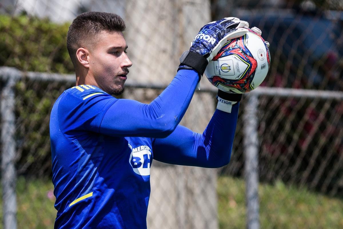 Treino acometeu em clima de descontrao no fechamento da preparao para o jogo deste domingo  