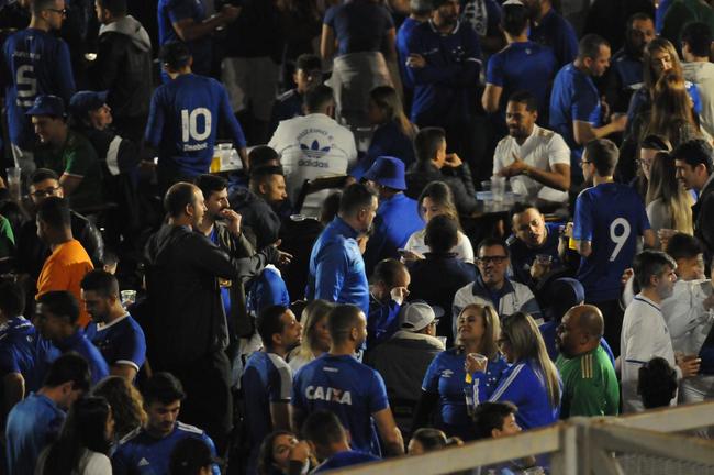 Chegada da torcida do Cruzeiro ao Mineiro para o jogo contra o Sport pela 15 rodada da Srie B do Campeonato Brasileiro