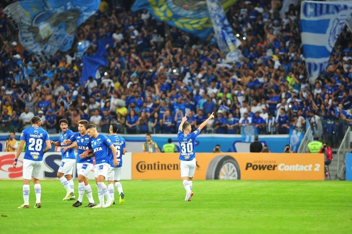 Fotos do primeiro tempo, no Mineiro; Thiago Neves abriu o placar para o Cruzeiro, e Gabriel Barbosa empatou para o Santos