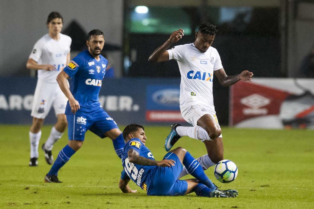 Fotos do jogo entre Santos e Cruzeiro, na Vila Belmiro, pelas quartas de final da Copa do Brasil