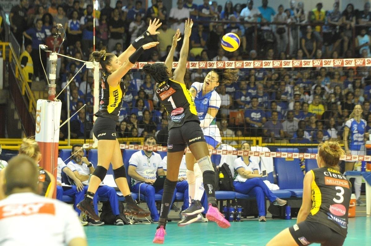 Minas x Praia: veja fotos da primeira partida da final