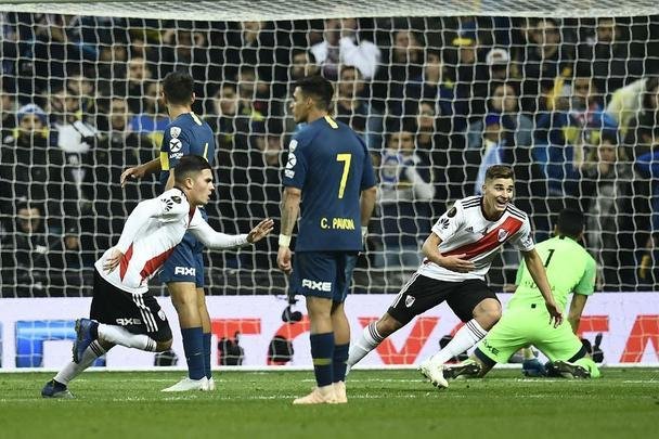 Colombiano Quintero acertou chutaço no ângulo e virou o placar para o River na final da Libertadores