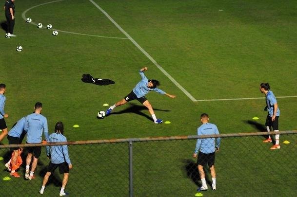 Imagens do primeiro treino da Seleo Uruguaia no Sesc Venda Nova, em Belo Horizonte