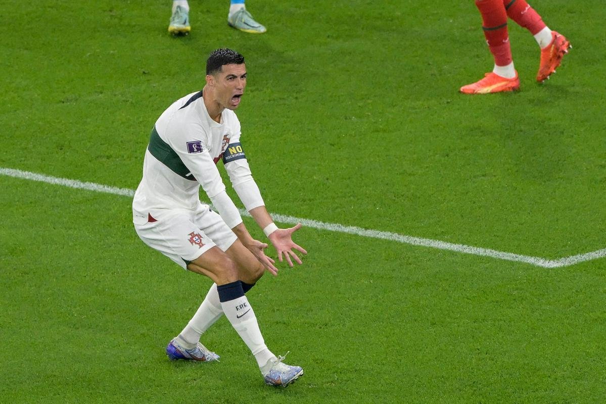As reaes de Cristiano Ronaldo no banco e durante o jogo contra Marrocos pelas quartas de final da Copa do Mundo