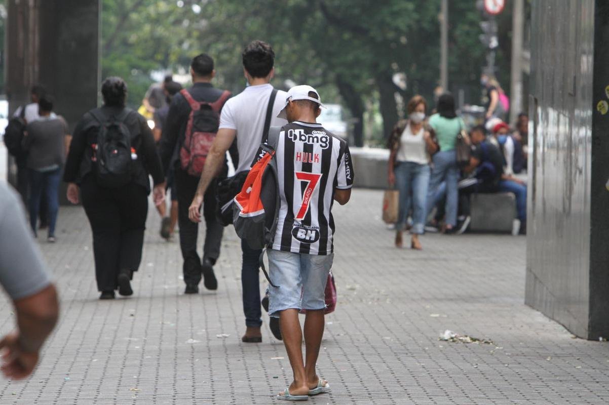 Fotos de atleticanos nas ruas de BH na manh desta segunda-feira (29/11)