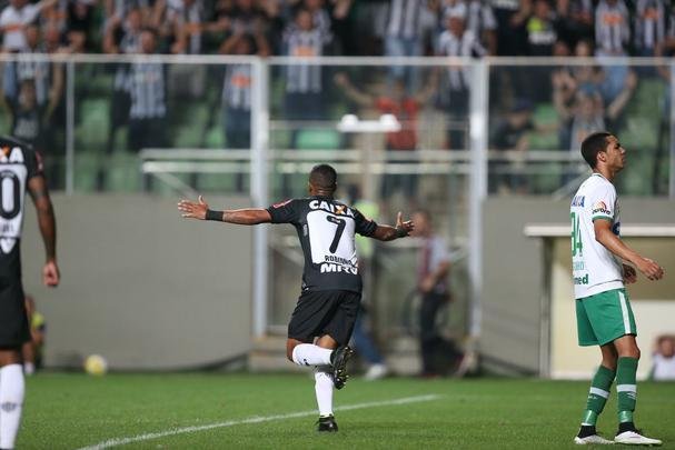 Lance de Atltico x Chapecoense, jogo vlido pelo Campeonato Brasileiro