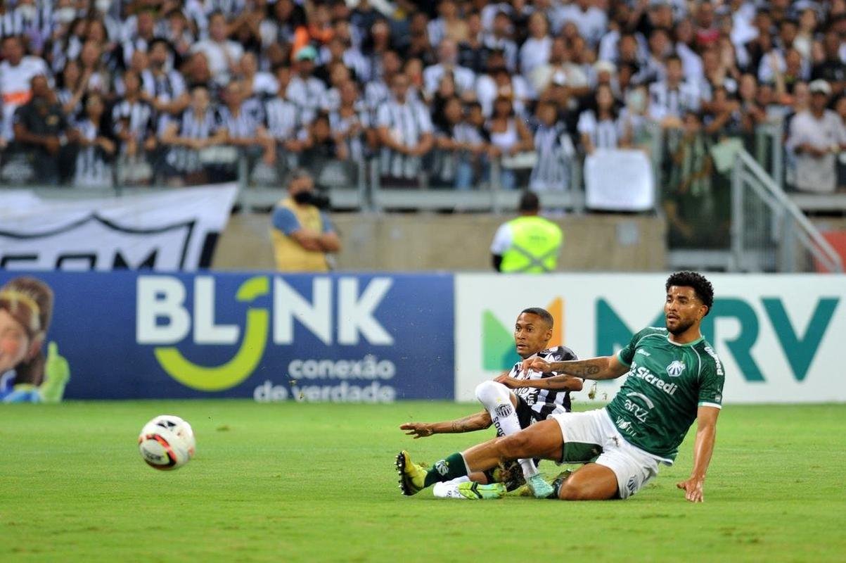 Fotos do terceiro gol do Galo, marcado por Ademir