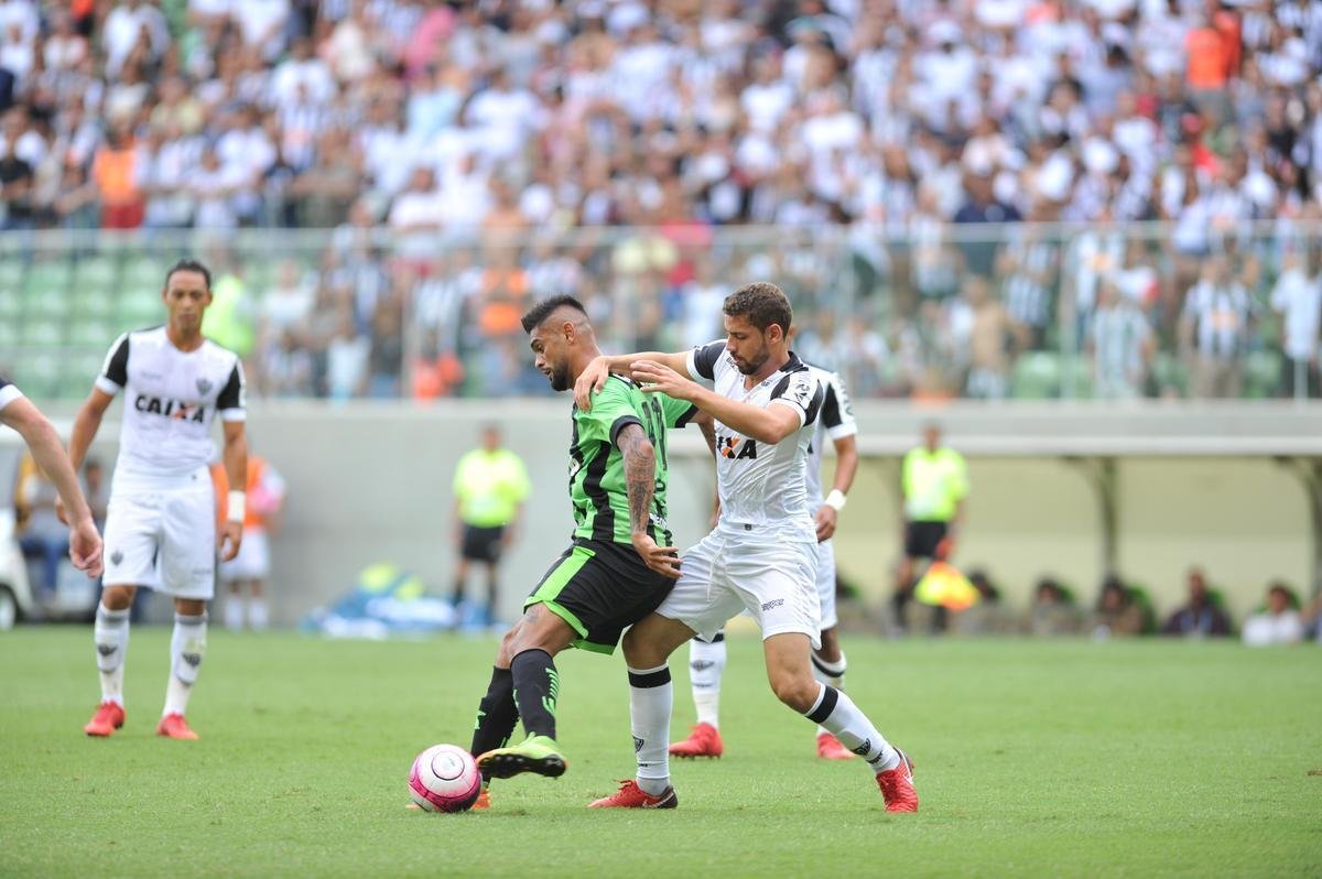 Imagens do primeiro tempo do clssico entre Amrica e Atltico, no Independncia