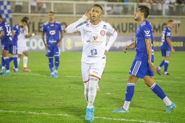 Tombense e Cruzeiro se enfrentaram pela Srie B