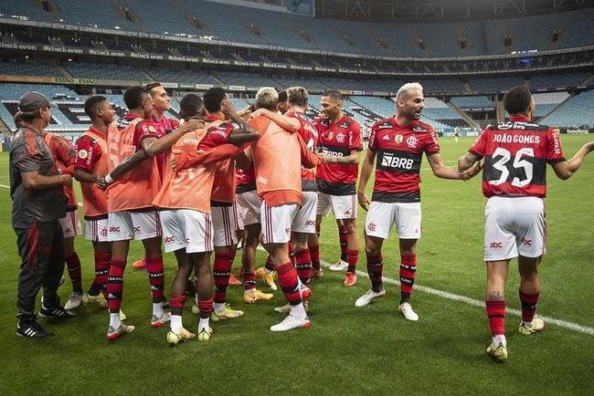 Vitinho chegou a abrir 2 a 0 para o Flamengo na Arena do Grmio