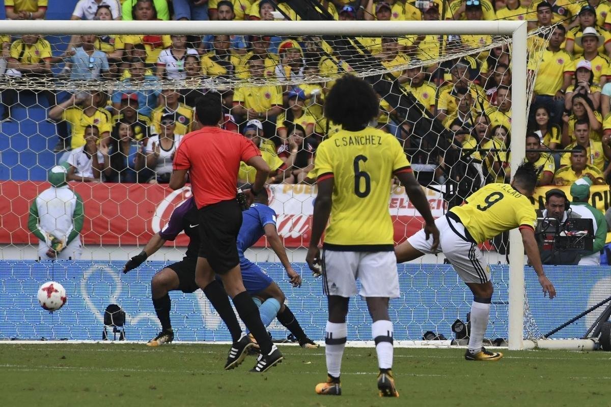 Brasil sai na frente com Willian, mas sofre empate da Colmbia com Falcao Garcia: resultado justo