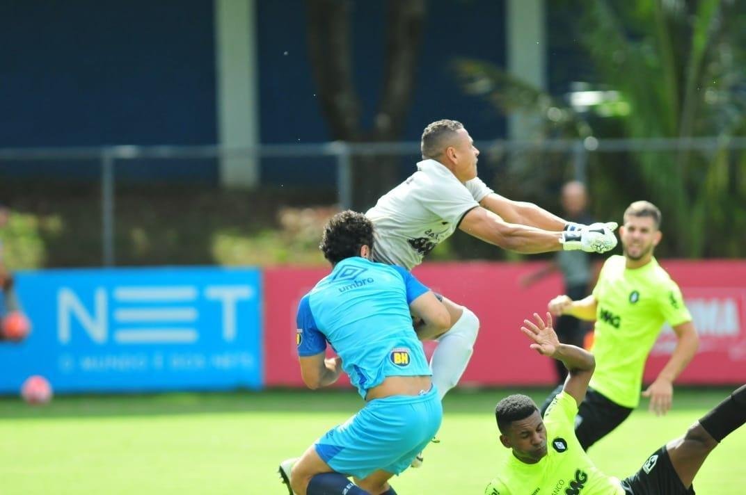 Jogo-treino foi disputado na tarde deste sbado, na Toca da Raposa II