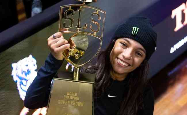 Rayssa Leal ganha mais uma etapa do mundial de skate