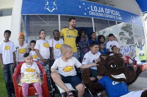 A Casa de Acolhida Padre Eustquio (CAPE) e a Associao Unificada de Recuperao e Apoio (AURA) levou crianas e adolescentes que esto em tratamento contra o cncer  Toca da Raposa II