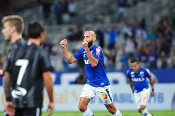 Fotos do jogo entre Cruzeiro e Botafogo, pela Copa do Brasil, no Mineiro