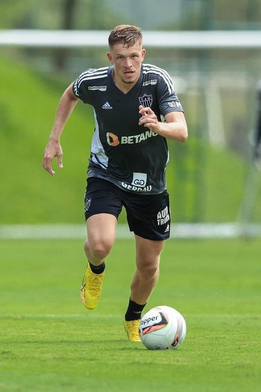 No primeiro jogo-treino, Atltico empatou com o Villa Nova por 1 a 1. Hulk marcou pelo Galo.