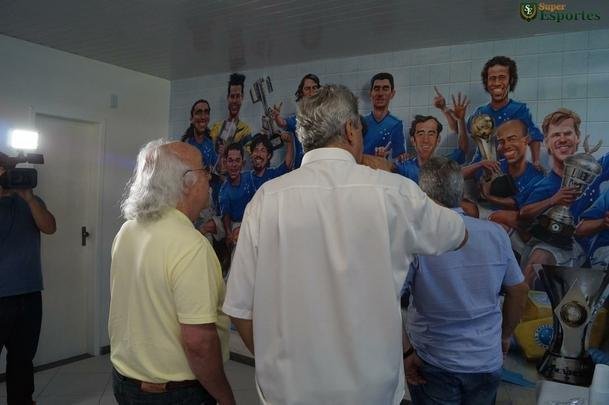 Visita do craque histórico Tostão à Toca da Raposa I em 2014