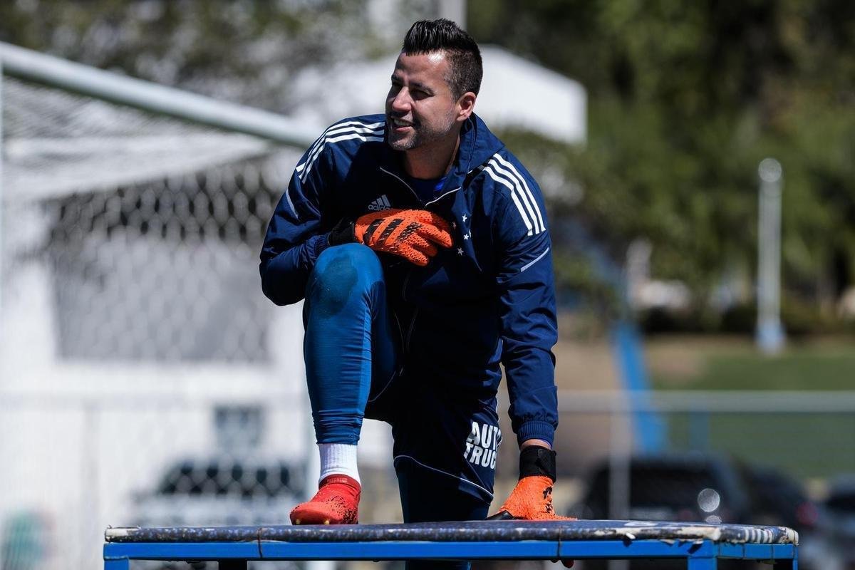 Nos 976 jogos pelo Cruzeiro, F�bio defendeu 34 p�naltis defendidos e comemorou 12 t�tulos  - dois Campeonatos Brasileiros (2013 e 2014), tr�s Copas do Brasil (2000, 2017 e 2018) e sete Campeonatos Mineiros (2006, 2008, 2009, 2011, 2014, 2018 e 2019).