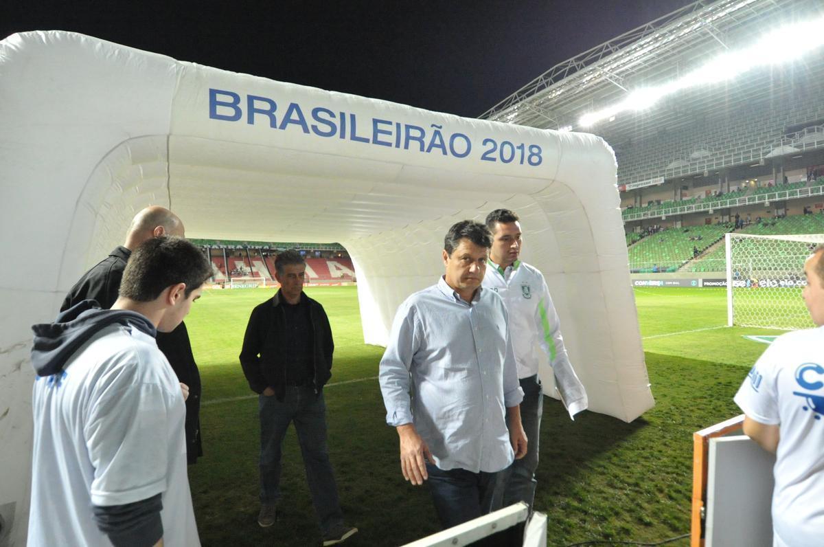 Tcnico Adilson Batista durante sua estreia no comando do Amrica, diante do Internacional