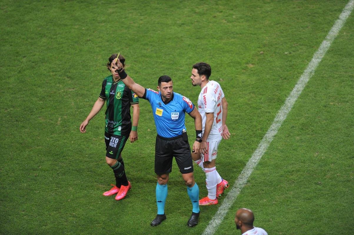 Rodrigo Dourado empatou o jogo para o Internacional no segundo tempo