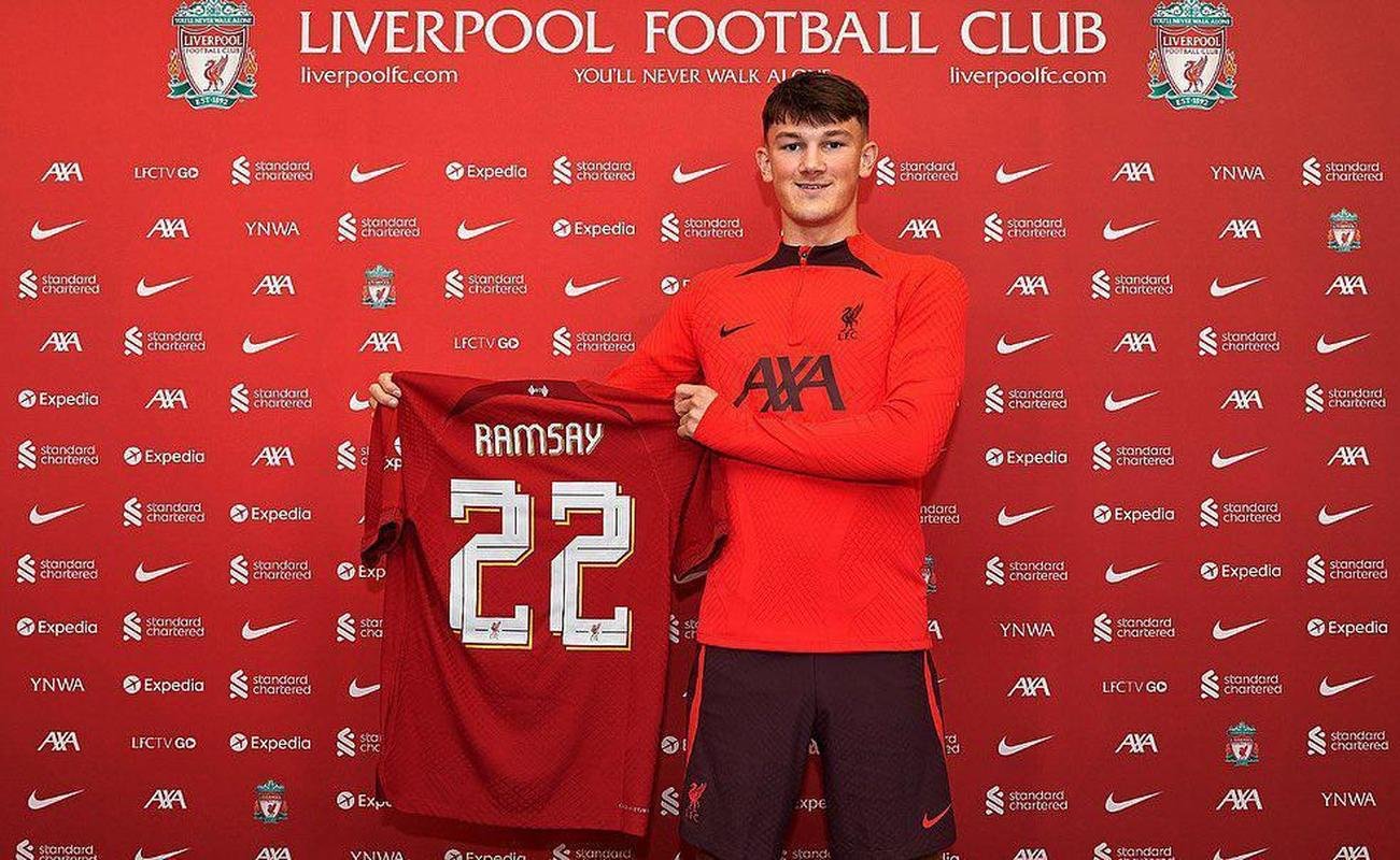 Liverpool: lateral-direito Calvin Ramsay (ex-Aberdeen)