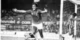 Meia Edu Lima (Cruzeiro: 1982/85 / Flamengo: 1993) Disputou 121 jogos pelo time celeste, conseguindo 62 vitrias, 40 empates e 19 derrotas. Fez 30 gols