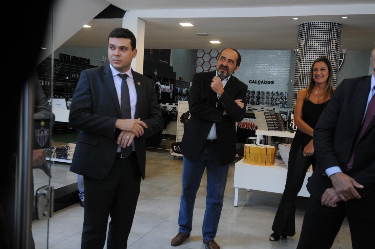 Com festa dos torcedores, Conselho Deliberativo do Atltico aprovou construo do estdio