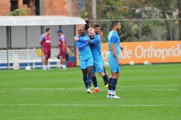 Cruzeiro iniciou preparao para clssico contra o Atltico com reservas em campo na Toca da Raposa II